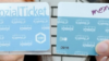 Zwei Karten – das SozialTicket und meinTicket – werden in Händen