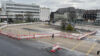 Am Busbahnhof wird im Rahmen von Bauarbeiten ein Bauzaun errichtet